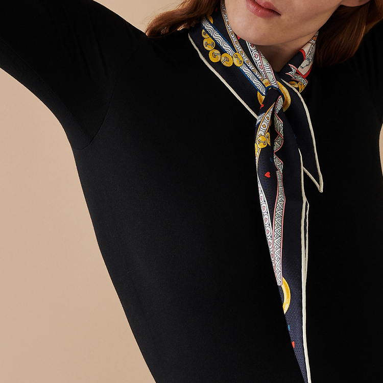 Lookbook (Women) HERMES Red Heart Queen Silk Scarf for Women H803959S-01