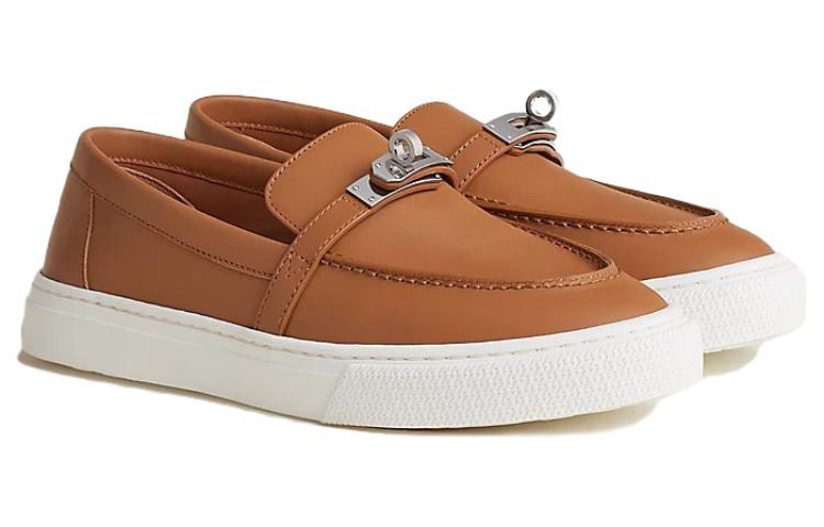 Lookbook (W) HERMES Runde-Zehen Schnalle ''Khaki'' H231015Z-02