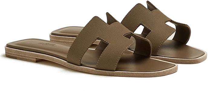 HERMES愛馬仕 圓頭 平底 時尚涼拖 女款 深棕 Lookbook HERMES愛馬仕 圓頭 平底 時尚涼拖 女款 深棕