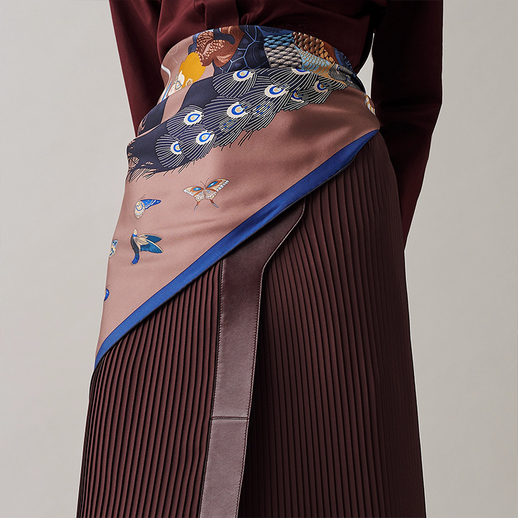 (Women) HERMES Silk Scarf  Brown "Fairy Taking Selfie on Horseback". H003875S-08 圖 3