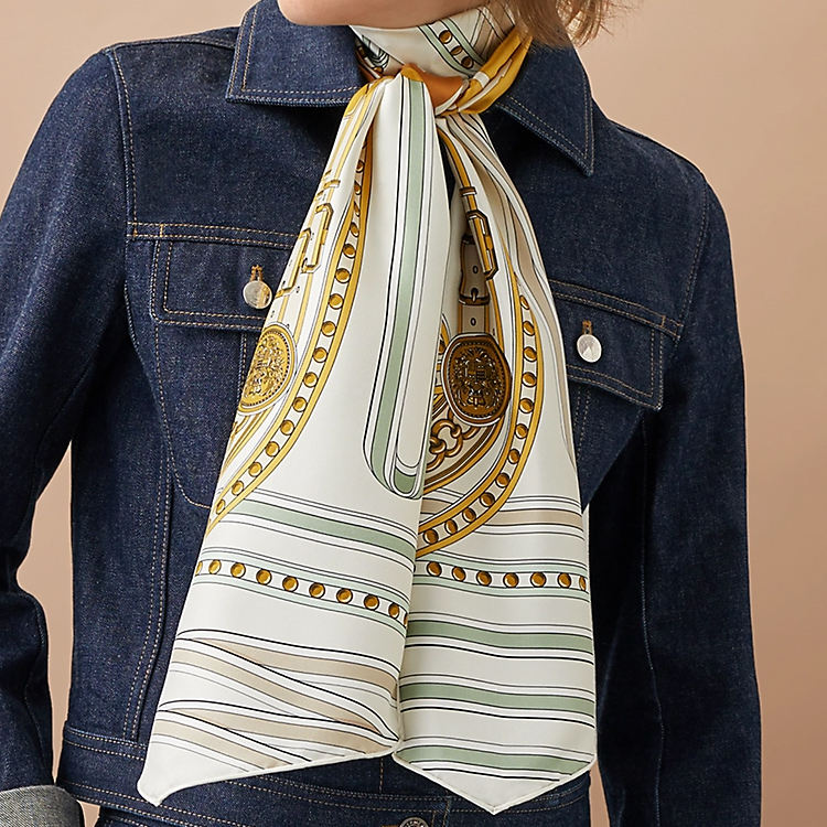 (Women) HERMES Silk Scarf "Grand Celebration" Gray White. H103778S-15 圖 3