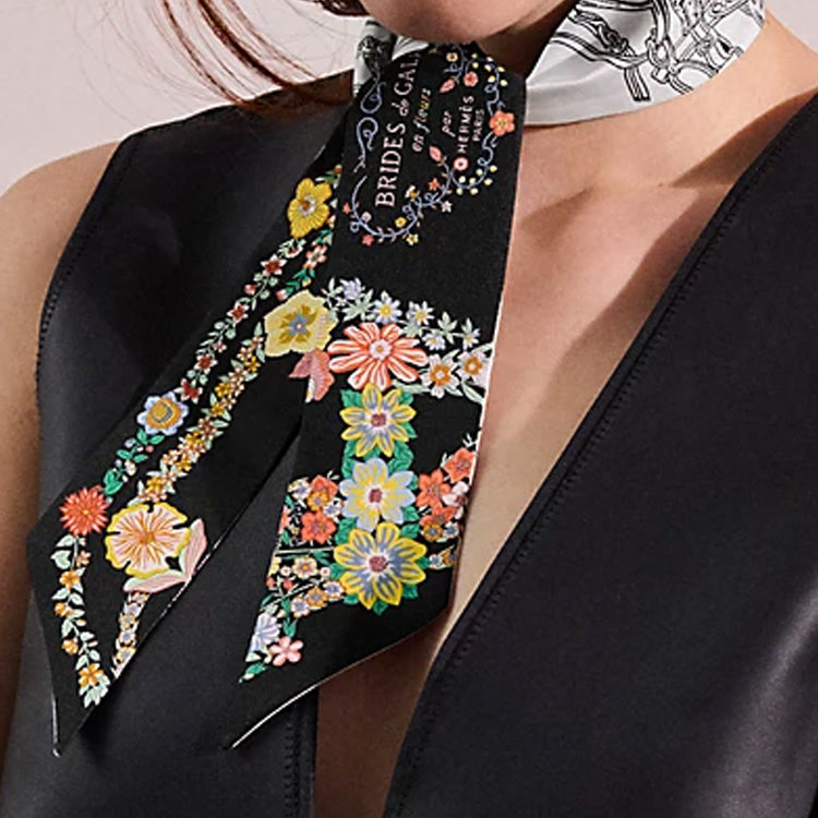 (Women) HERMES Silk Scarf for Women Black/White Double-Sided Print Design. H064220S08 圖 4