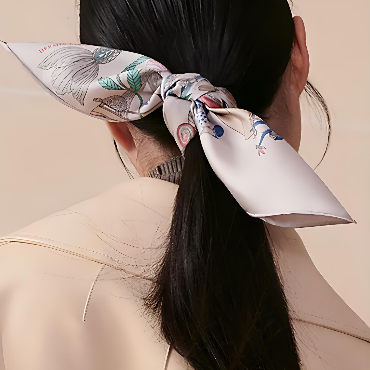 Lookbook (W) HERMES 女士絲巾 銀灰色 動植物印花絲巾 H894174Sv09