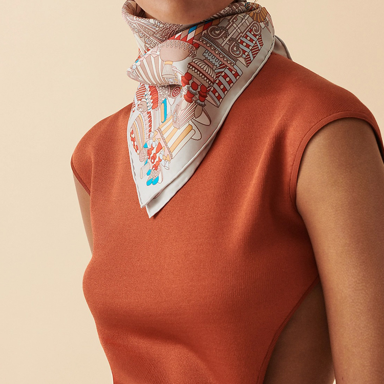 (Women) HERMES Silk Scarf French Dessert 45x45 Pearl Grey/Pomegranate Red Women. H893336S-05 圖 3