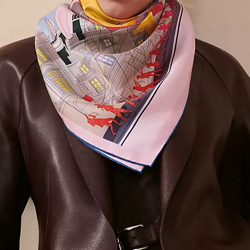 (Women) HERMES Silk Scarf Pink with Animated Design for Women. H004150S 圖 4