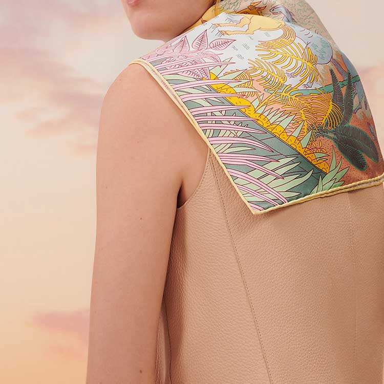 Lookbook (Women) HERMES Soft Comfortable Fashionable  Silk Scarf. H003953S 06