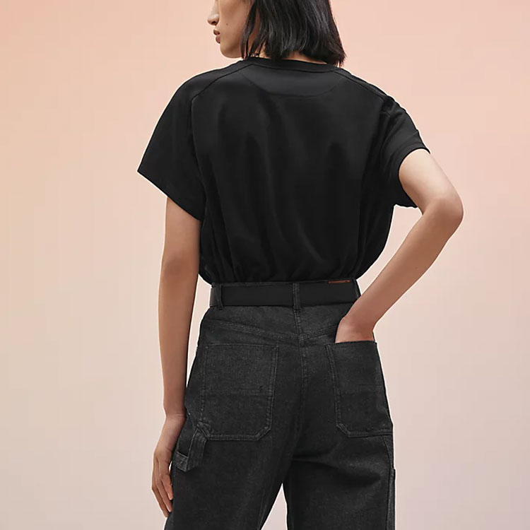 (Women) HERMES SS22  Black T-Shirt with Solid Color, Embroidered Pocket, Raglan Sleeves. H2E4604DU02 圖 4