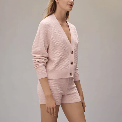 (W) HERMES SS22 Suéter de Punto de Lana Rosa con Escote en V Profundo. H2E2701DEP6 Lookbook (W) HERMES SS22 Suéter de Punto de Lana Rosa con Escote en V Profundo. H2E2701DEP6