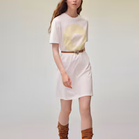 Lookbook (W) 에르메스 SS22 로고 프린트 반소매 드레스 베이지. H2E4513DU5R