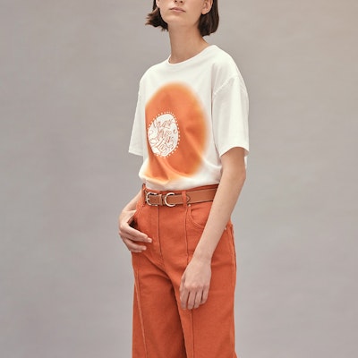 (W) HERMES SS22 Baju T Putih Kapas dengan Cetakan Logo Huruf. H2E4618DU90 Lookbook (W) HERMES SS22 Baju T Putih Kapas dengan Cetakan Logo Huruf. H2E4618DU90