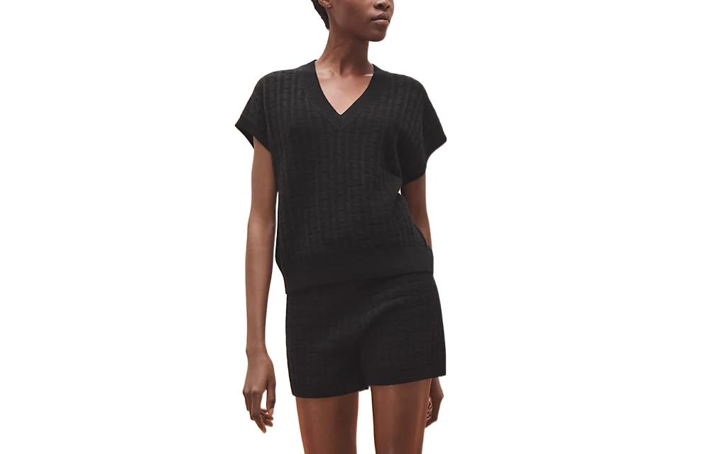 (Women) HERMES SS23  Black Solid V-Neck Short-Sleeve Pullover Sweater. H3E2639DB02