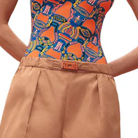 Sizing (W) HERMES SS23 Celana Pendek Coklat Kasual dengan Logo Gesper Elastis. H3E3410D801