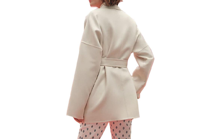 Lookbook (Women) HERMES SS23  Cream Fleece Jacket with Belted Collar Design. H3E0125DA2H