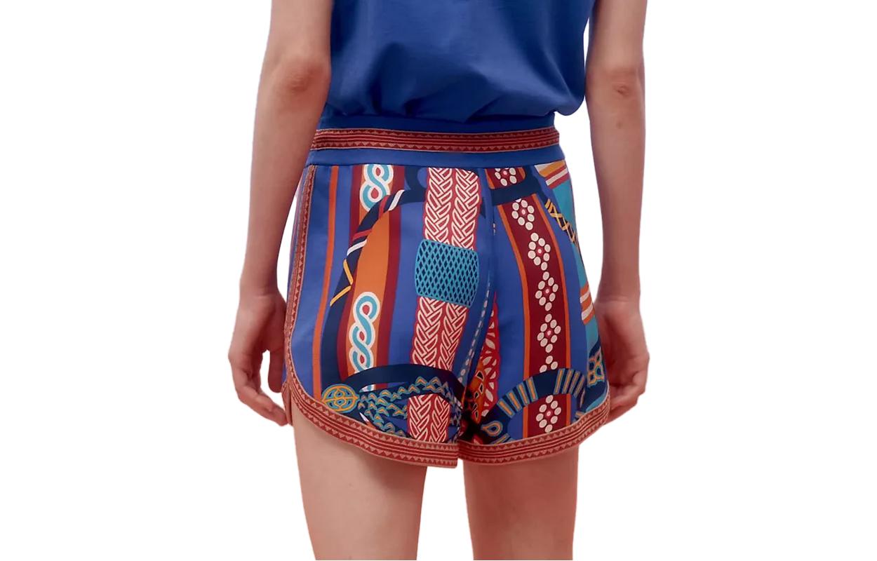 Lookbook (Women) HERMES SS23 Fantaisie d'Etriers Printed Blue Tie-Waist  Shorts. H3E2840DQI7