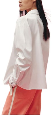 (W) HERMES SS23 Kemeja Lengan Panjang Zip Leher Wanita - Putih H3E0616DX90 Lookbook (W) HERMES SS23 Kemeja Lengan Panjang Zip Leher Wanita - Putih H3E0616DX90