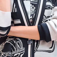 Shop (W) HERMES SS24 黑色拼接V領針織開衫. H4E2727D65H