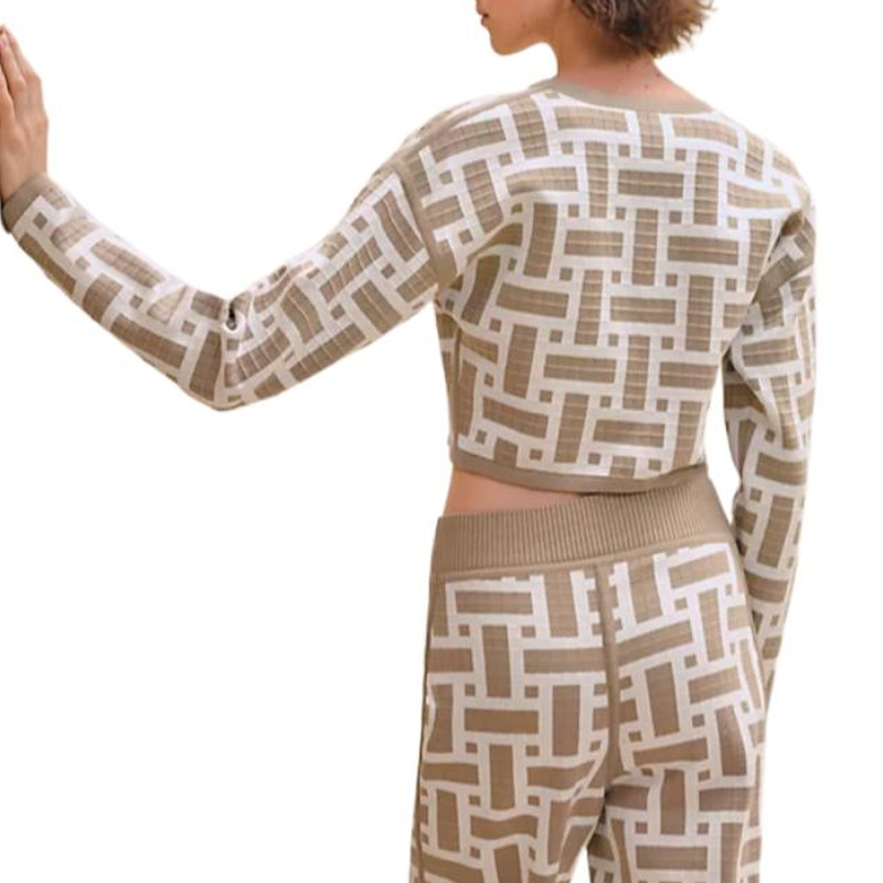 Lookbook (W) HERMES SS24 Jaket Pendek Zip-Up Warna Toast Beige. H4E2225DJ1S