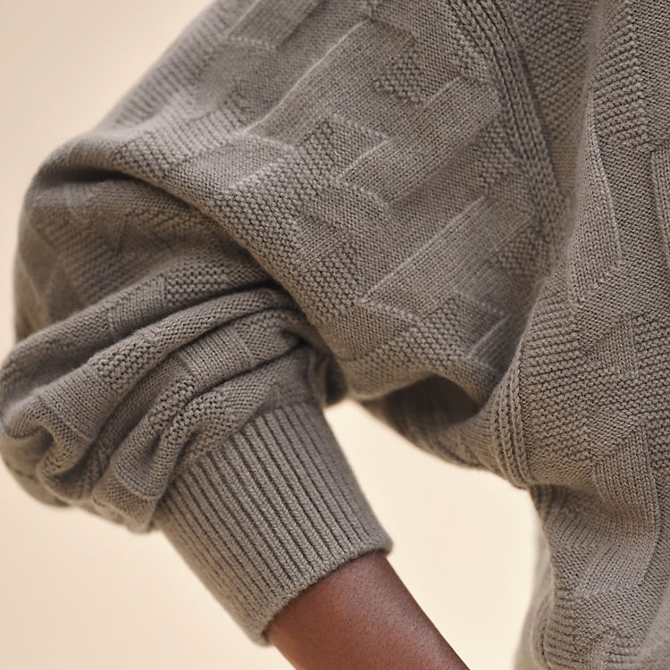 Shop (W) 에르메스 SS24 그레이 솔리드 컬러 니트 풀오버 후디. H4E2623D3DK