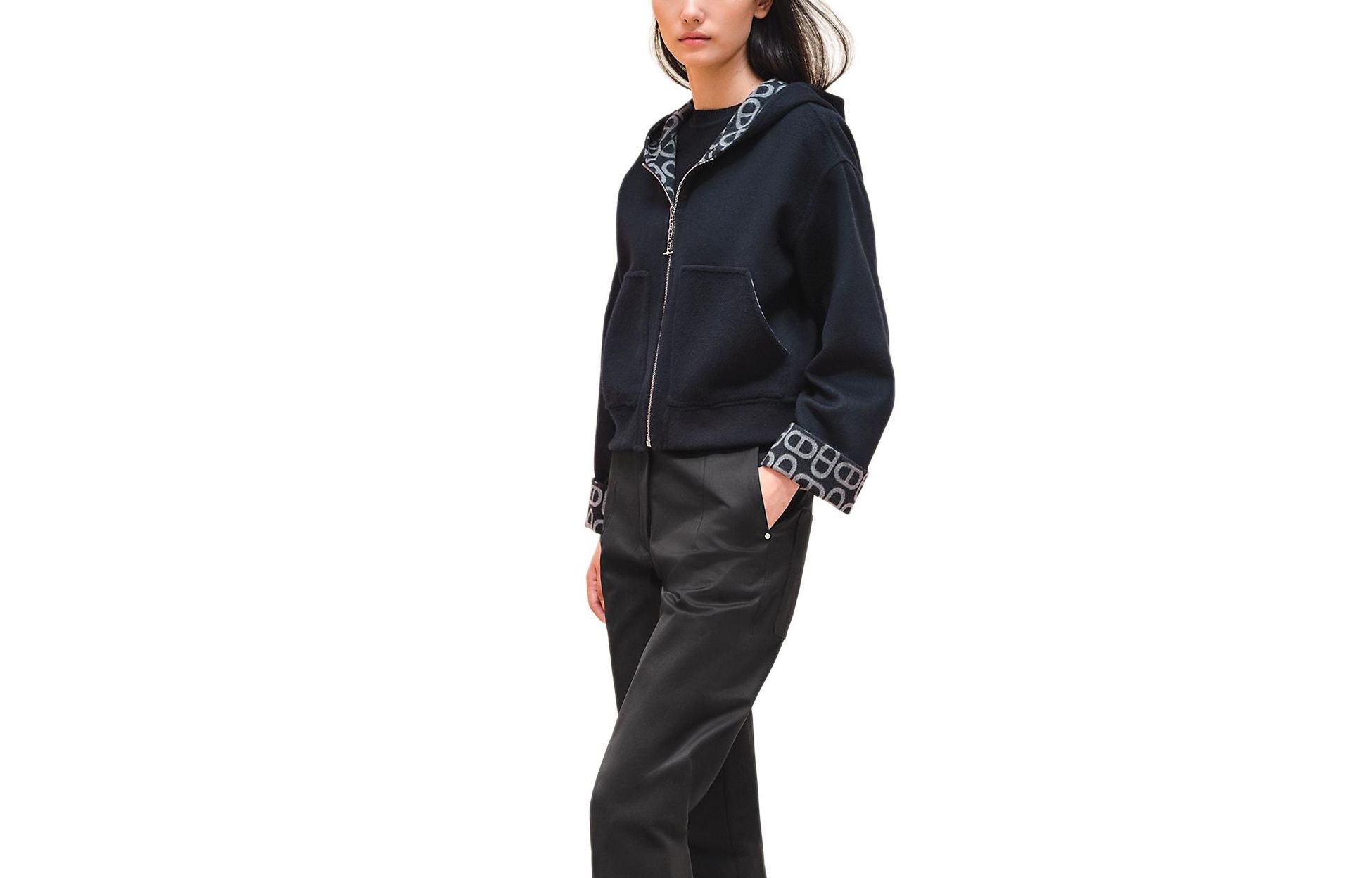 (Women) HERMES SS24  Navy Blue Logo Zip Pocket Hoodie Jacket. H4E0243D9H5