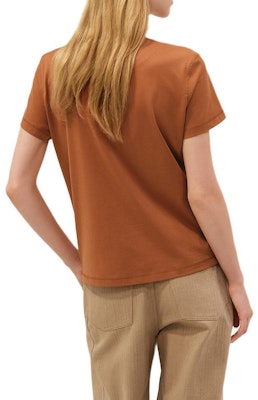 (W) HERMES SS25 Musim Semi Musim Panas Kaos Crewneck Coklat Katun. H4H4615DA1W Lookbook (W) HERMES SS25 Musim Semi Musim Panas Kaos Crewneck Coklat Katun. H4H4615DA1W