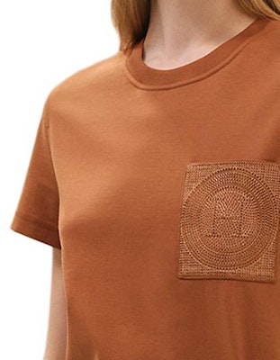 (W) HERMES SS25 Musim Semi Musim Panas Kaos Crewneck Coklat Katun. H4H4615DA1W Purchase (W) HERMES SS25 Musim Semi Musim Panas Kaos Crewneck Coklat Katun. H4H4615DA1W