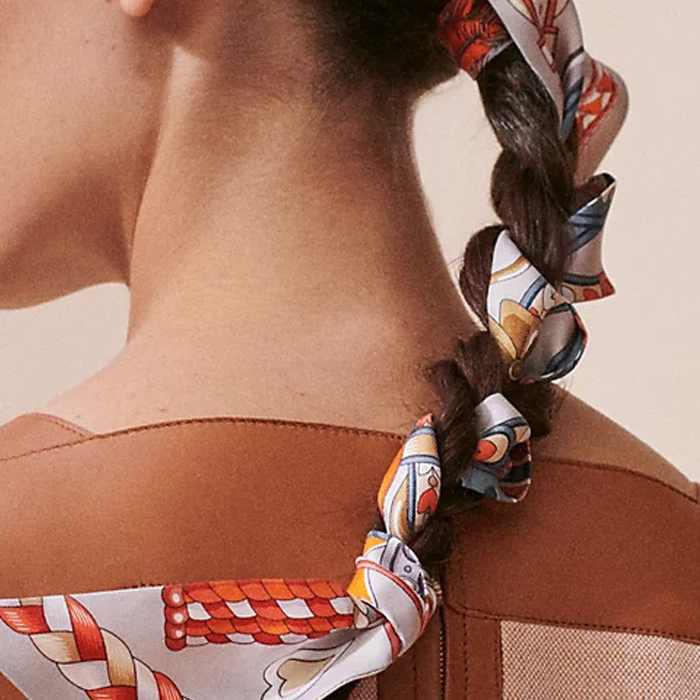 (Women) HERMES Sweet Saddlery Print Silk Scarf for Women in Pearl Gray. H064090Sv06 圖 3