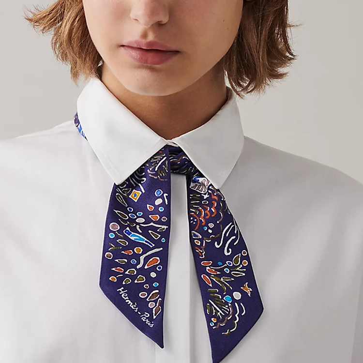 (Women) HERMES Twilly Scarf "Island Spring"  Navy Blue Silk Scarf. H063755S-13 圖 3
