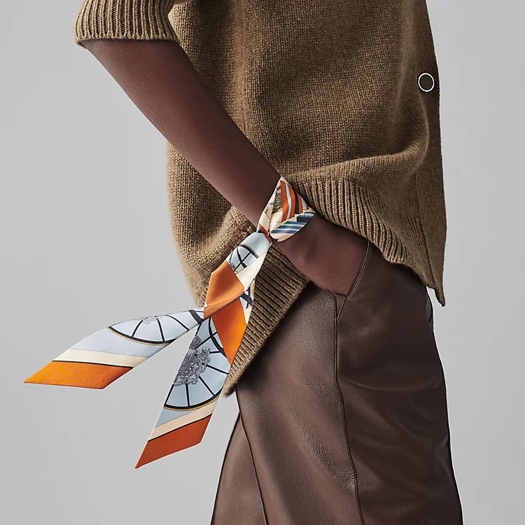 Lookbook (Women) HERMES Twilly Silk Scarf "Spring in Motion" Women’s Accessory. H063932S-08