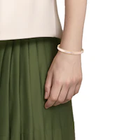 Lookbook (W) HERMES Pulsera Uni Bangle Rosa Candeur Esmaltada Estrecha Mujer Oro/Rosa. H240001F 1Z70