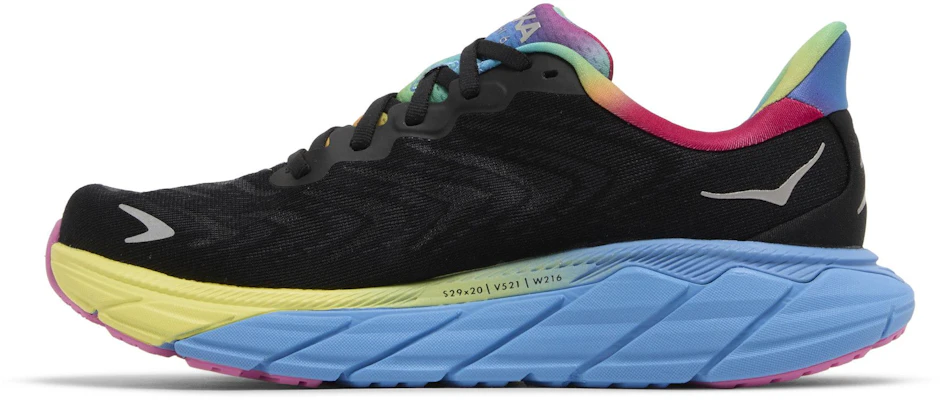 (W) HOKA Arahi 6 'Pelangi Hitam' 1123195-BKSV Lookbook (W) HOKA Arahi 6 'Pelangi Hitam' 1123195-BKSV