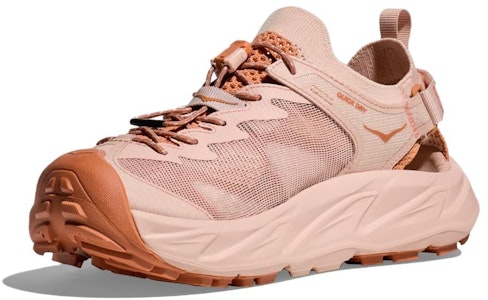 (W) Sandalia HOKA Hopara 2 'Cream Cedar'. 1147670-CMCD Lookbook (W) Sandalia HOKA Hopara 2 'Cream Cedar'. 1147670-CMCD