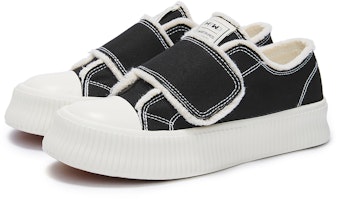 (W) Hotwind Canvas Low ''Triple White'' Putih Triple Sneakers H14W3D01 Lookbook (W) Hotwind Canvas Low ''Triple White'' Putih Triple Sneakers H14W3D01