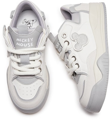 (W) 热风迪士尼x米奇家族系列低帮“小熊维尼草莓吊饰-浅灰” H14W3799 Shop (W) 热风迪士尼x米奇家族系列低帮“小熊维尼草莓吊饰-浅灰” H14W3799