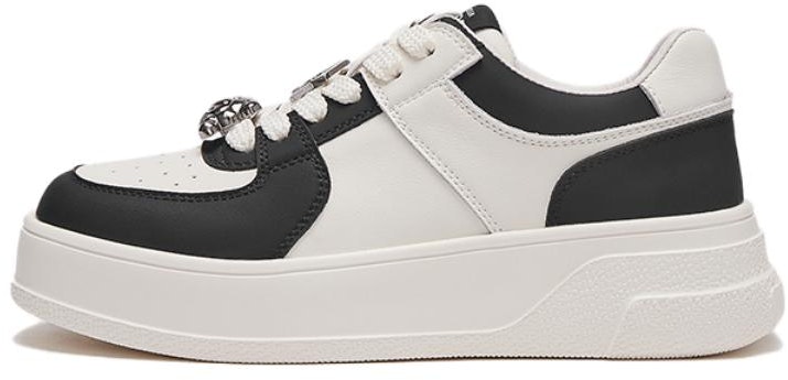 women-hotwind-disney-x-toy-story-series-low-top-black-white-strawberry-bear-h13-w3398