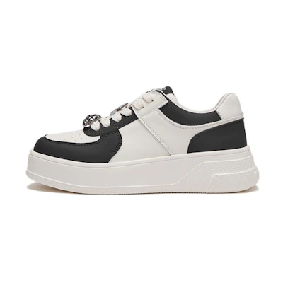 (W) Hotwind Disney Toy Story Series Low Top 'Black White' 'Strawberry Bear'