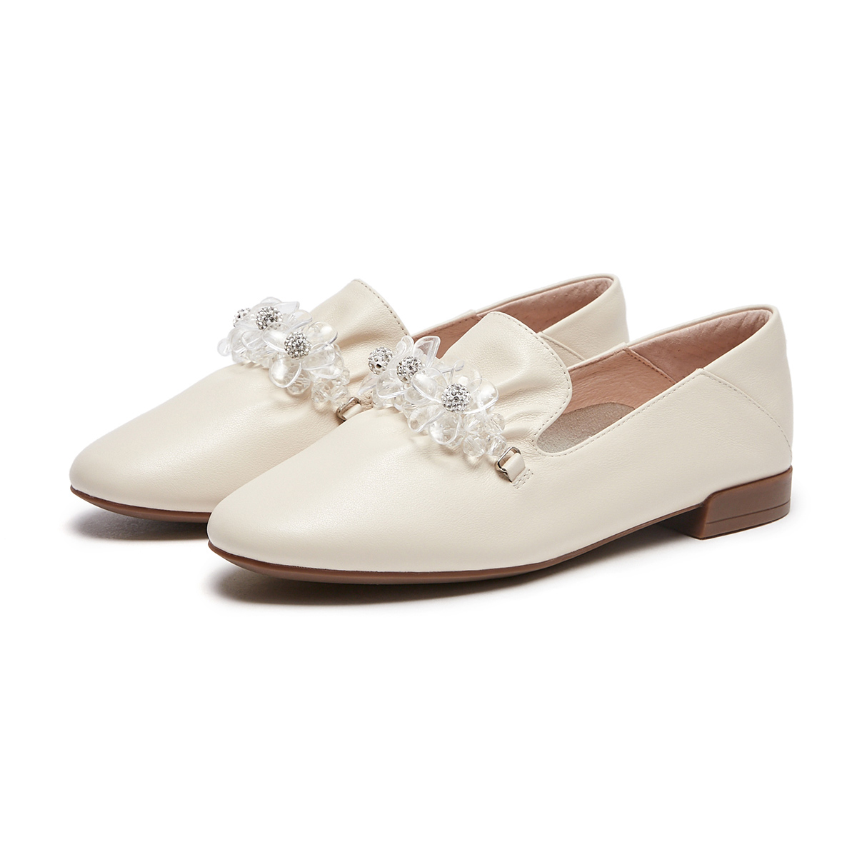 Lookbook (W) 热风皮革花卉装饰拼色圆头休闲鞋 H02W3506