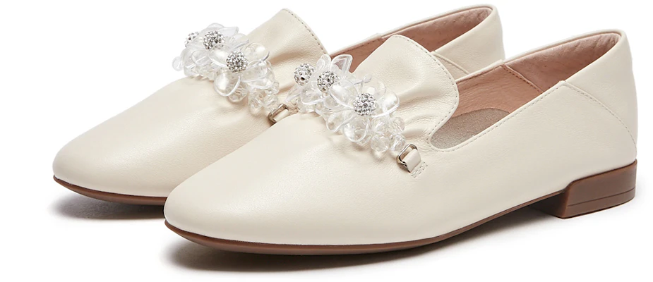 (W) 热风皮革花卉装饰拼色圆头休闲鞋 H02W3506 Lookbook (W) 热风皮革花卉装饰拼色圆头休闲鞋 H02W3506