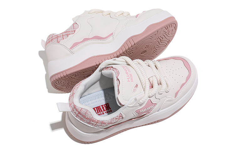 Shop (W) 环球低帮 '白色粉红' HQ-XFCG32224WP