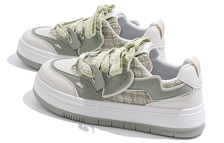 Shop (W) 环球低帮运动鞋‘白绿’ ZHQ9039WG