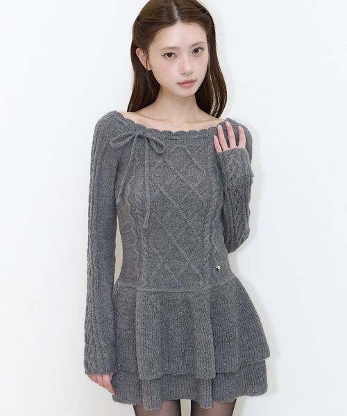 Lookbook (W) Iligo 一字領層次洋裝（炭灰色） 26FWOPS02CH