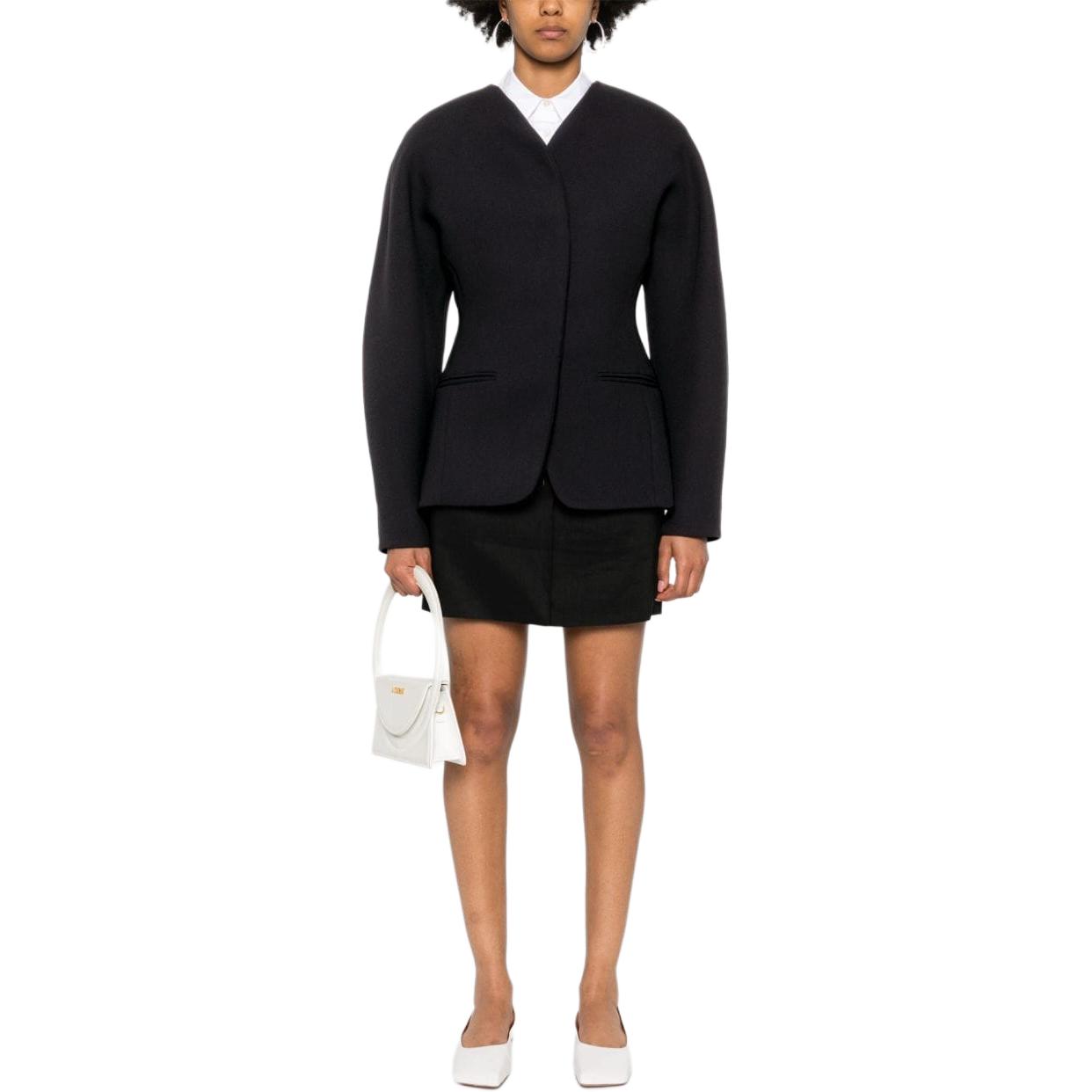 Lookbook (W) Jacquemus Blazer Slim Fit Lengan Panjang V-Neck Oval Hitam Solid 24E241JA0451526990