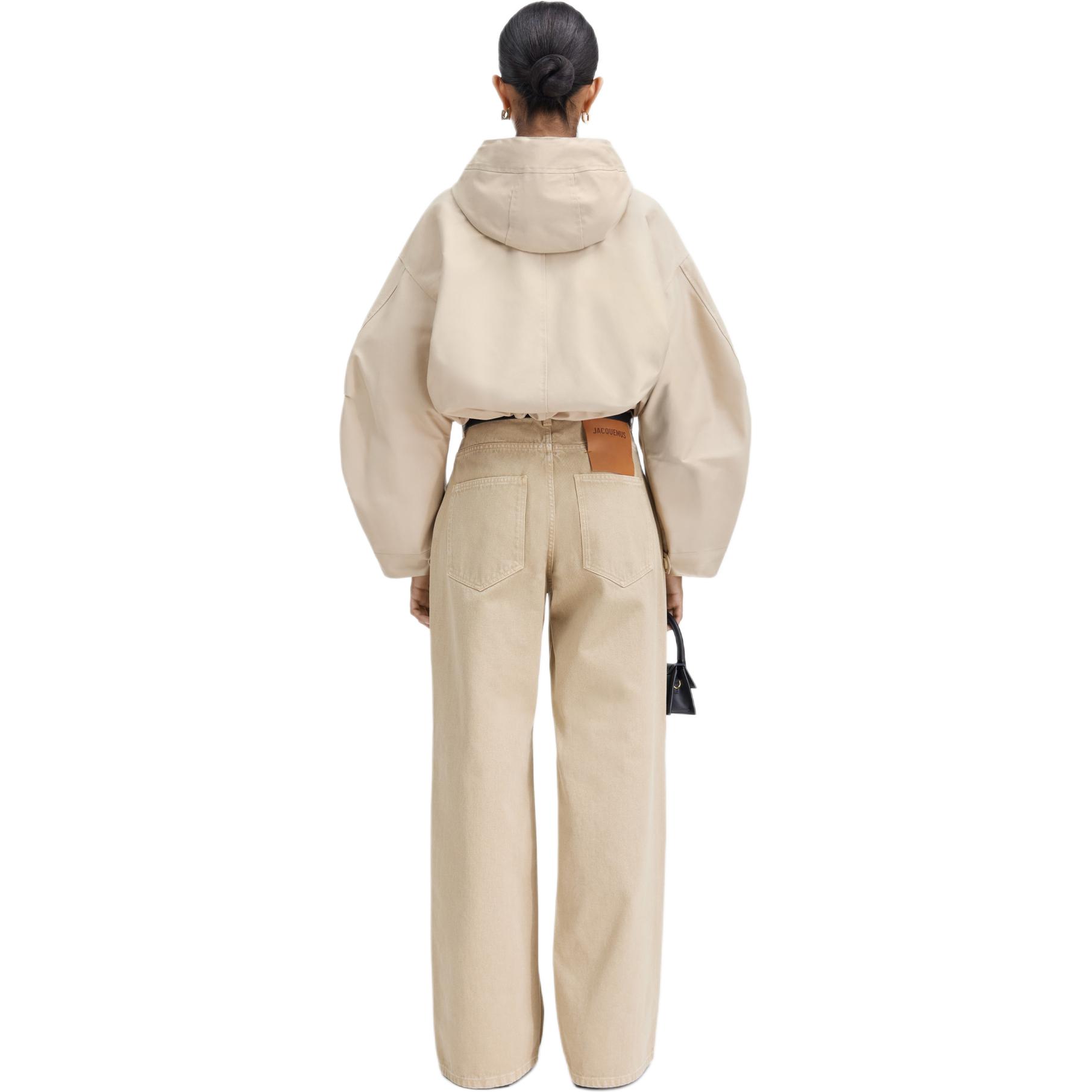 Shop (W) Jacquemus Jaket Hoodie Crop Logo Patch Coklat Muda. 241CO058-1517-150