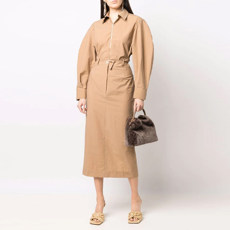 Lookbook (W) Jacquemus Gaun Midi Lengan Panjang Warna Khaki. 213DR03213122170