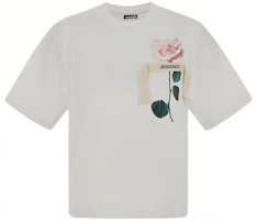 (Women) Jacquemus Women’s White Floral Letter Print T-Shirt 23H233JS18220991FM (Women) Jacquemus Women’s White Floral Letter Print T-Shirt 23H233JS18220991FM