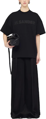 (W) JIL SANDER Kaos Hitam Longgar Logo Cetak Crewneck Lengan Pendek J03GC0137J20243-BLACK Lookbook (W) JIL SANDER Kaos Hitam Longgar Logo Cetak Crewneck Lengan Pendek J03GC0137J20243-BLACK