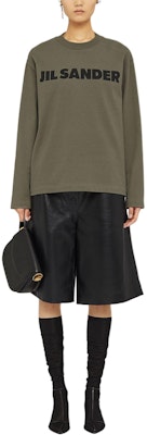 (W) Jil Sander Sweatshirt Oversized Crewneck Lengan Panjang Logo Hijau. J02GC0107J20215312 Lookbook (W) Jil Sander Sweatshirt Oversized Crewneck Lengan Panjang Logo Hijau. J02GC0107J20215312