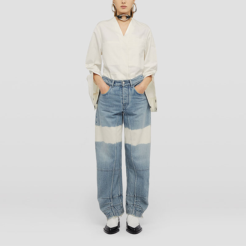 Lookbook (Women) JIL SANDER  Oversized White V-Neck Long Sleeve Shirt. J02BN0154J45007102