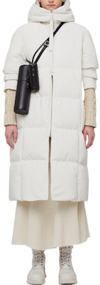 (Women) Jil Sander FW22 White Hooded Down Jacket with Zipper. J40AF0013-J70008-102 Lookbook (Women) Jil Sander FW22 White Hooded Down Jacket with Zipper. J40AF0013-J70008-102
