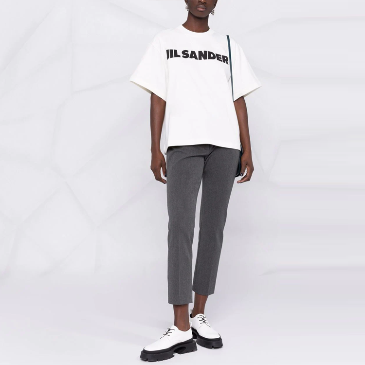 Lookbook (W) 吉尔桑达宽松版大Logo印花短袖T恤 JSCU707050-WU248708-102