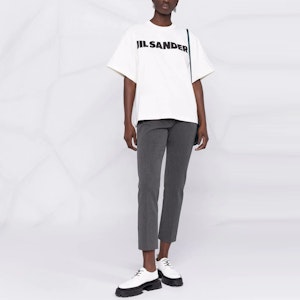 (W) 吉尔桑达宽松版大Logo印花短袖T恤 JSCU707050-WU248708-102 Lookbook (W) 吉尔桑达宽松版大Logo印花短袖T恤 JSCU707050-WU248708-102